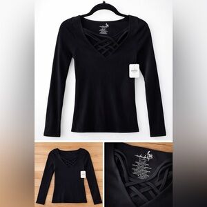 ✨ Intimately Free People Black Crisscross Long Sleeve Top ✨